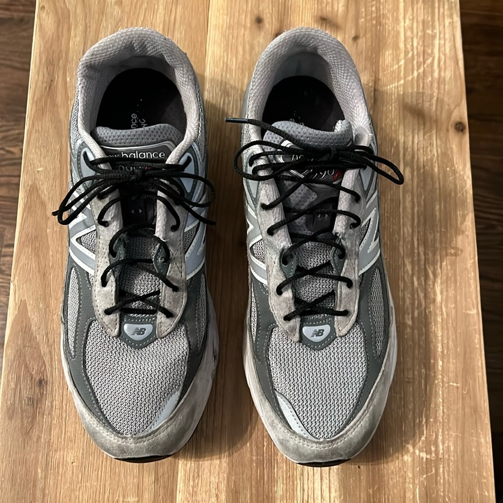 New Balance 990 V6. Super clean